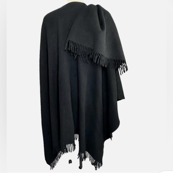BLACK LAMBS WOOL CAPE SZ ONE SIZE - Picture 2 of 8